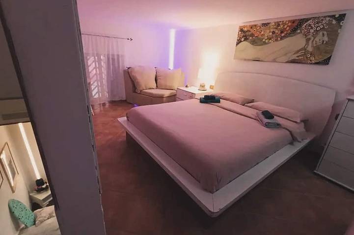 Appartement entier, Napoleon vacation home to the historic center of the city and from the famous earth district. in Pouzzoles, Province de Naples