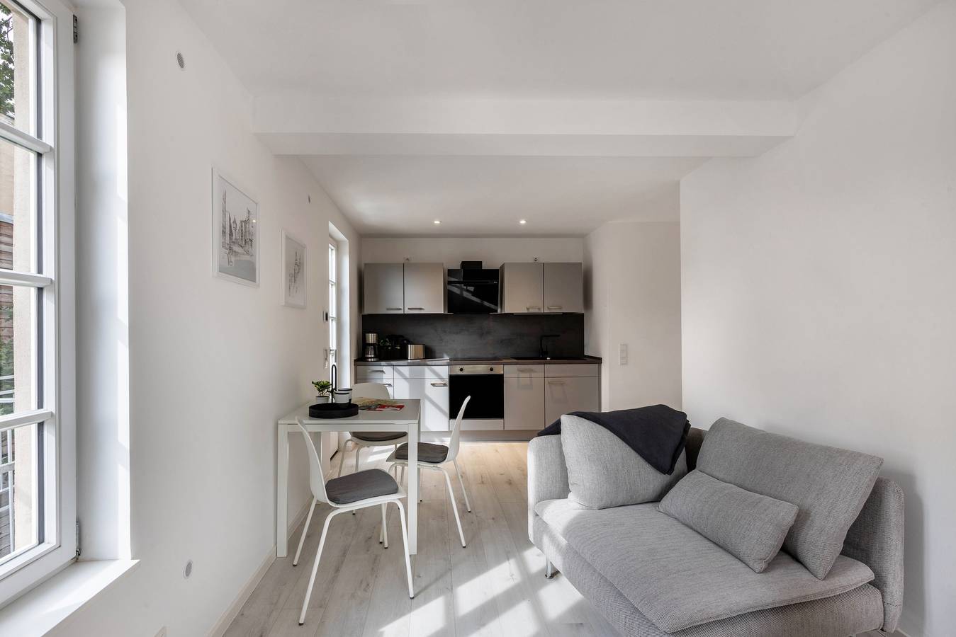 Appartement 'Saale Fewo Mit Burgblick' met uitzicht op het meer, gedeelde tuin en Wi-Fi, foto 8