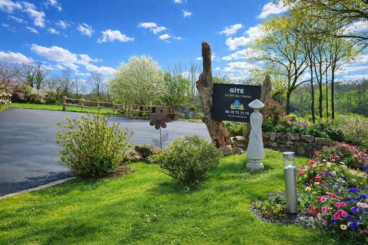 Location de vacances pour 6 personnes, avec jardin et vue, adapté aux familles à Montpinchon