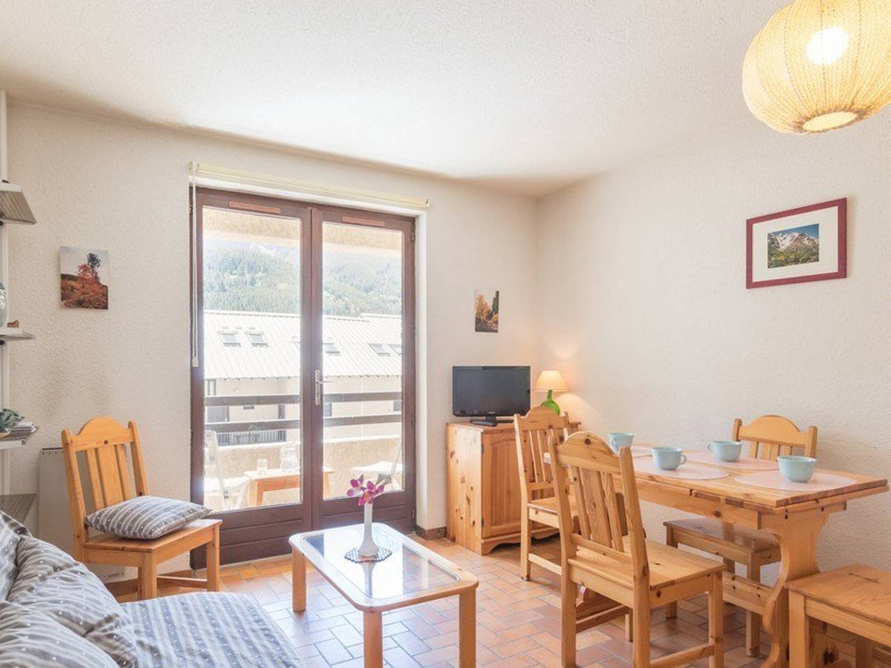 Appartement entier, Appartement cosy avec balcon, 5 couchages, centre Serre Chevalier, proche pistes et commerces in Le Monêtier-les-Bains, Serre Chevalier