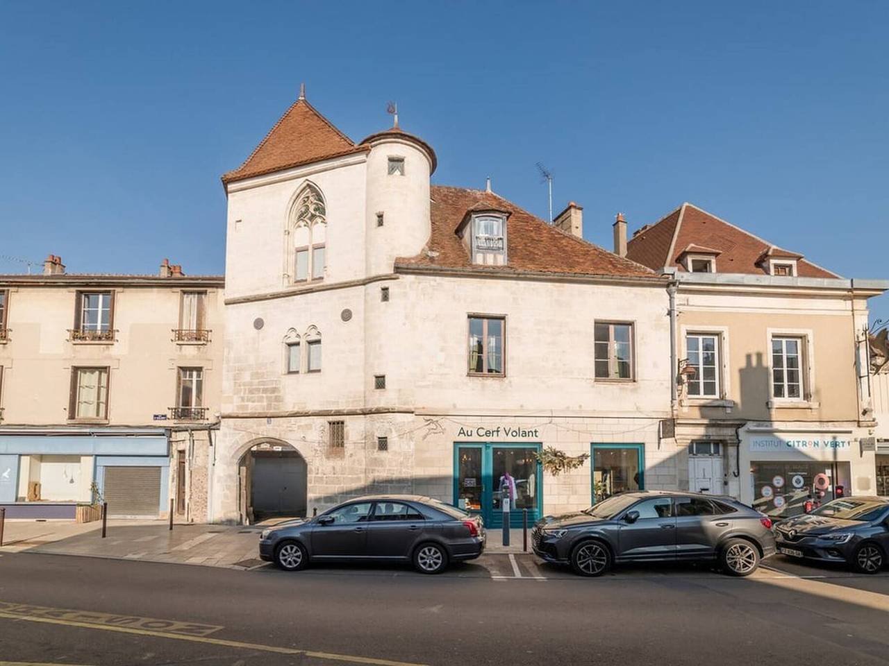 Studio entier, Chambre cosy au cœur d'Auxerre avec parking privatif in Auxerre, Région d'Auxerre