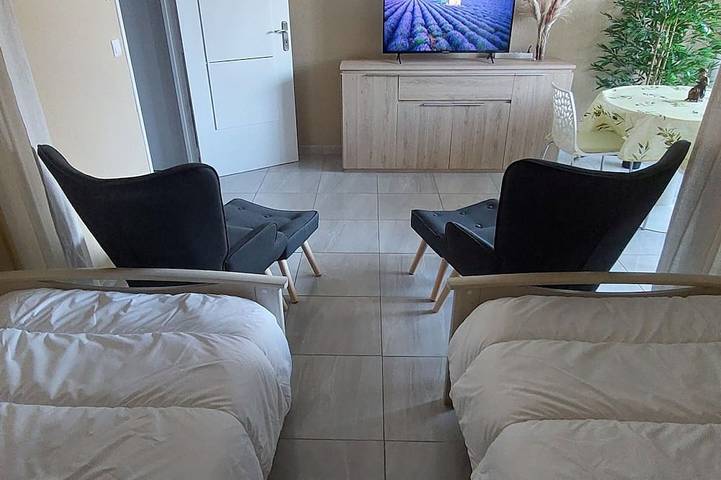 Apartamento entero, Fully furnished studio in a quiet residential complex in Gréoux-les-Bains, Alpes de Alta Provenza