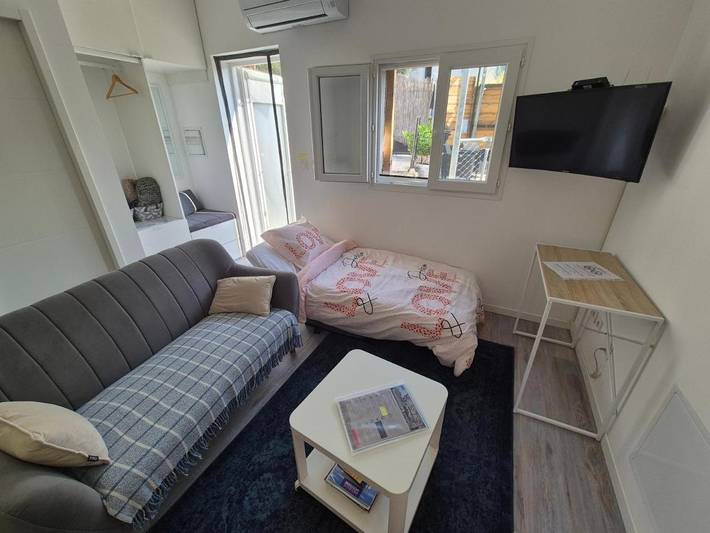 Gîte pour 3 personnes, avec Terrasse et Jardin ainsi que Bassin pour enfant et Piscine à Viviers - 3
