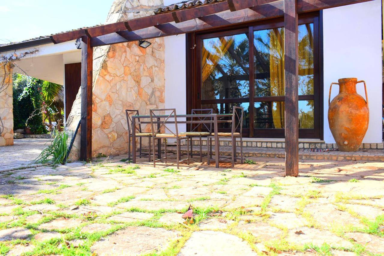 Villa immersa nel verde(*Servizi All Inclusive*) in Copertino, Provincia di Lecce