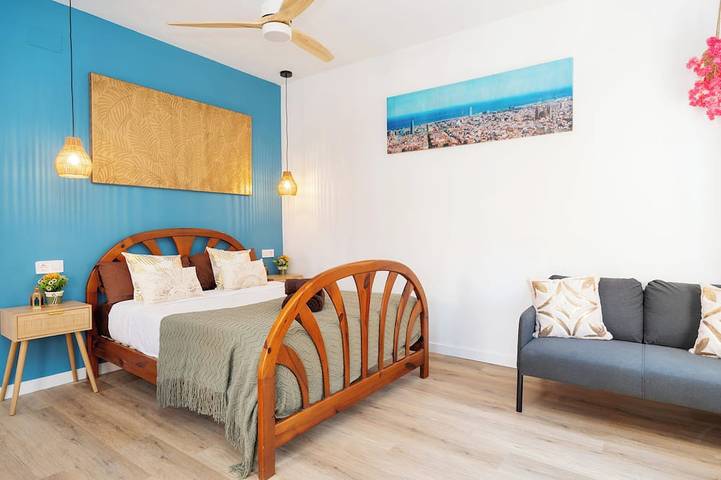 Entire apartment, New studio 20' Bcn Center / 10' walk to the beach / 15' Forum Bcn / balcony in Sant Adrià de Besòs, Barcelonès