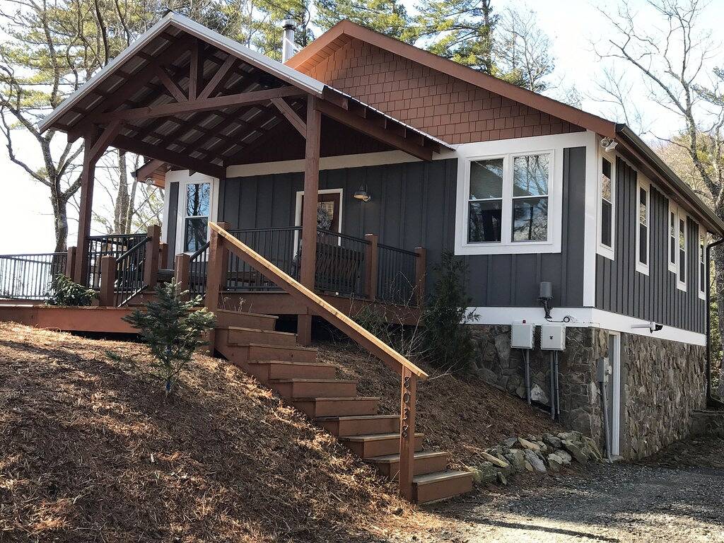 Umfragen Atemberaubende Bergblicke aus einem charmanten Landhaus in Blue Ridge Parkway, Caldwell County
