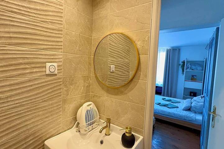 Gîte pour 3 personnes, avec terrasse, animaux acceptés à Brégnier-Cordon - 3