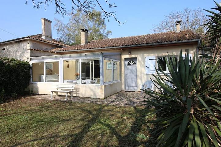 Location de vacances pour 6 personnes, avec jardin, animaux acceptés à Civrac-en-Médoc