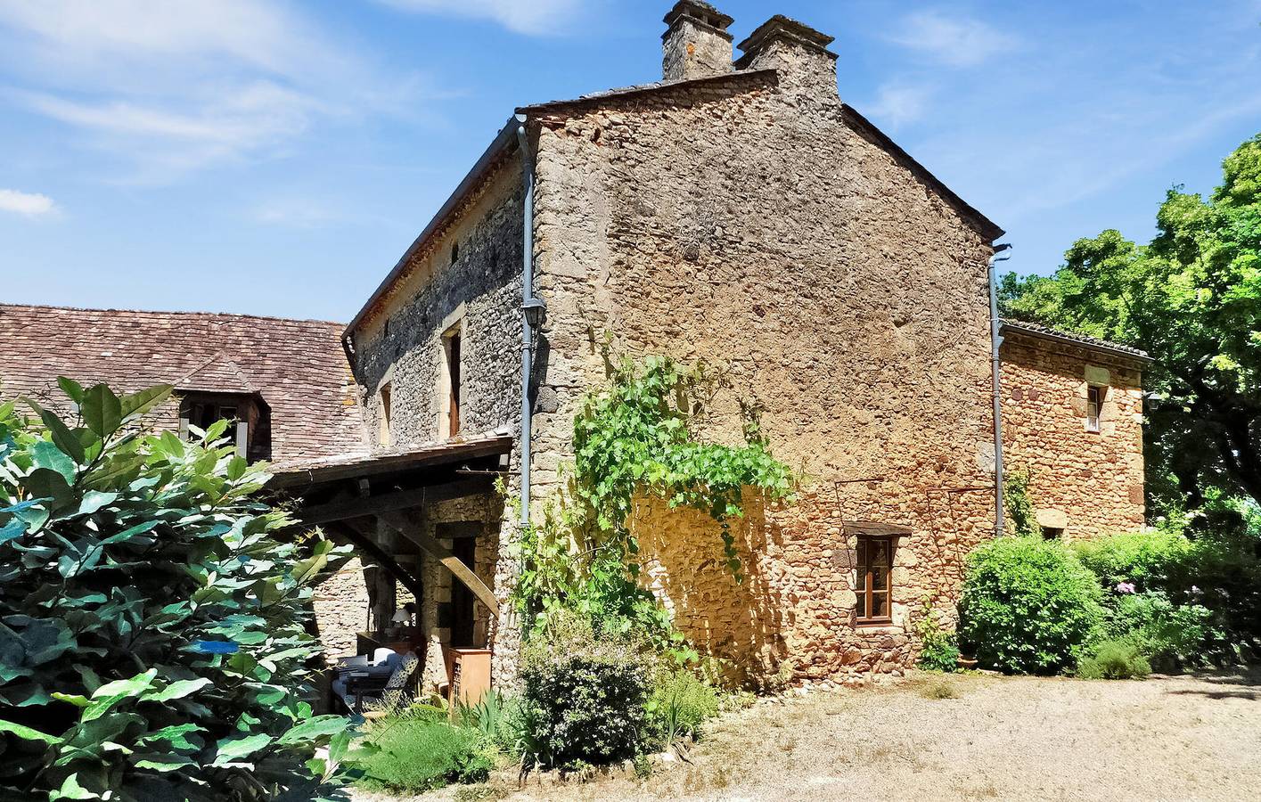 Appartement spacieux de 200m2 avec parking, piscine et Internet in Urval, Périgord Pourpre