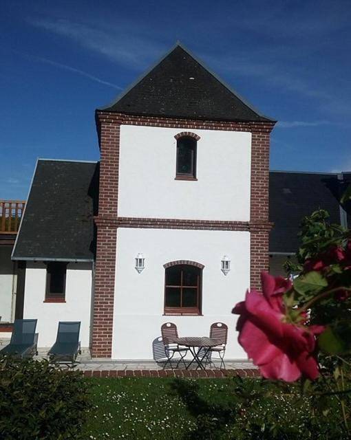 Location de vacances pour 2 personnes, avec jardin ainsi que piscine et vue à Colline-Beaumont