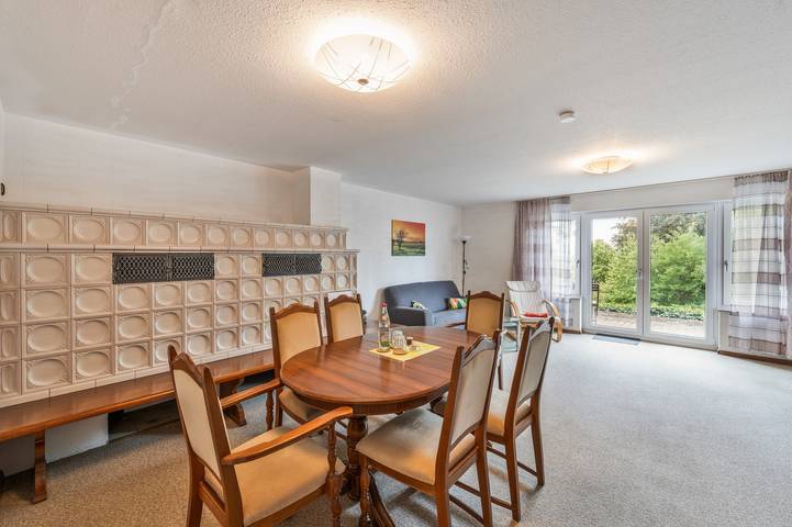 Entire apartment, Vacation Apartment 'Fewo Schwarz' with Mountain View, Private Terrace, and Wi-Fi in Europa-Park, Ettenheim