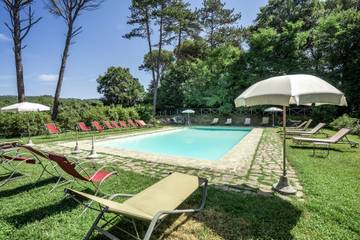 Villa for 30 Guests in Gubbio, Umbria, Picture 1