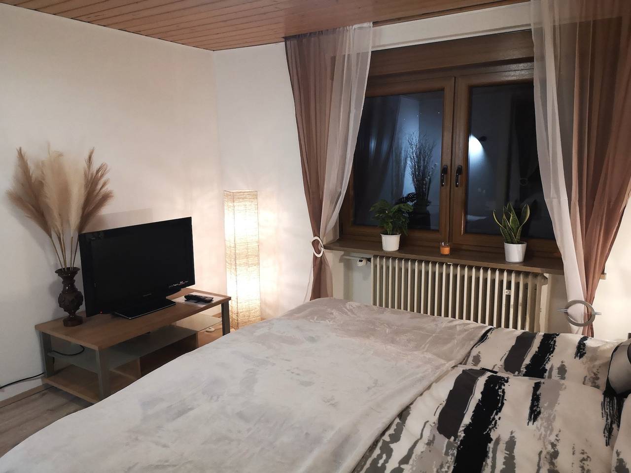 Ganze Ferienwohnung, Idealer Startpunkt für Ausflüge und Wanderungen, 70qm, Stufenloser Zugang, Parkplatz an der Wohnung in Issigau, Landkreis Hof