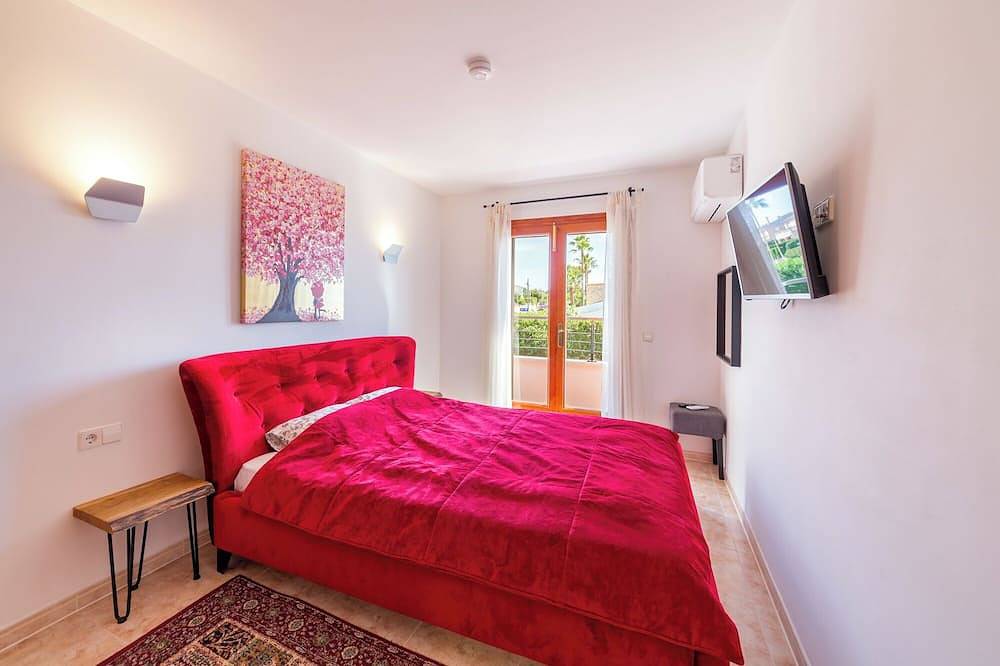 Villa Casa Kristel Mallorca met zwembad in de 2e Sea Line in Badia Blava, Llucmajor