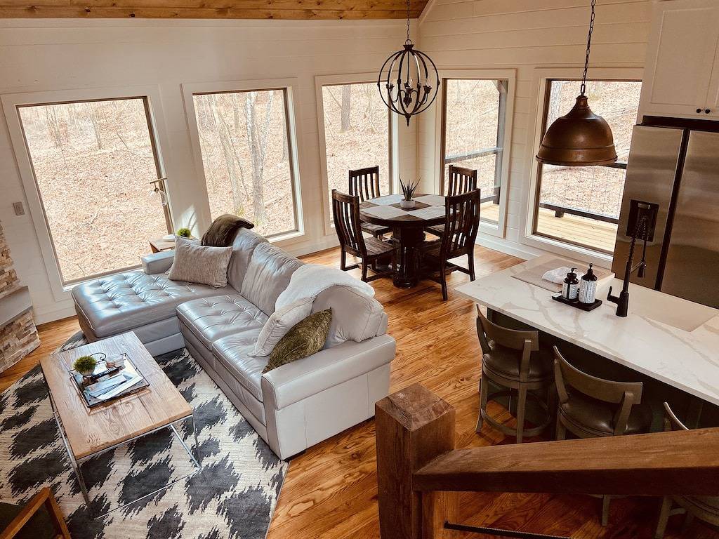 Mystic Pines: Private Setting, Well-appointed, Thoughtful Design, Luxurious Linens, Cozy Porch in Broken Bow, Broken Bow Lake