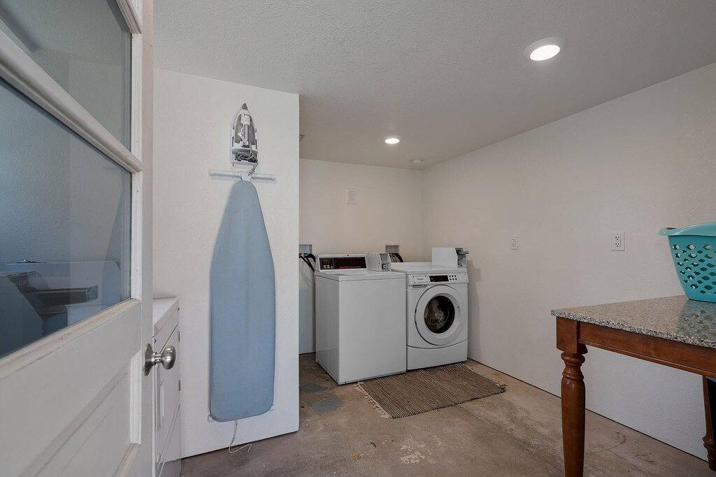 Ganze Wohnung, Salt & Light: Charming Contemporary Studio, Dog-friendly and Close to the Beach! in Whalebone, Nags Head