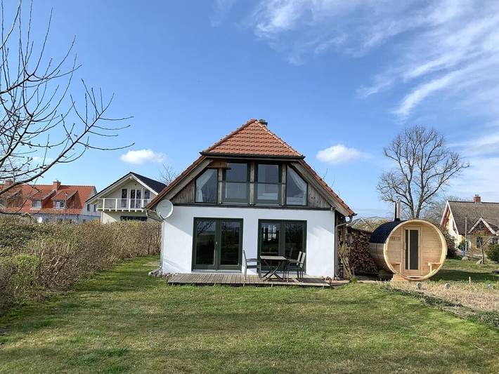 Ferienhaus für 6 Personen, mit Terrasse und Garten sowie Sauna in Garz/Rügen - 2