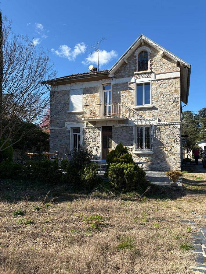 Location de vacances pour 14 personnes, avec jardin ainsi que balcon et vue dans Lac de Saint-Ferréol