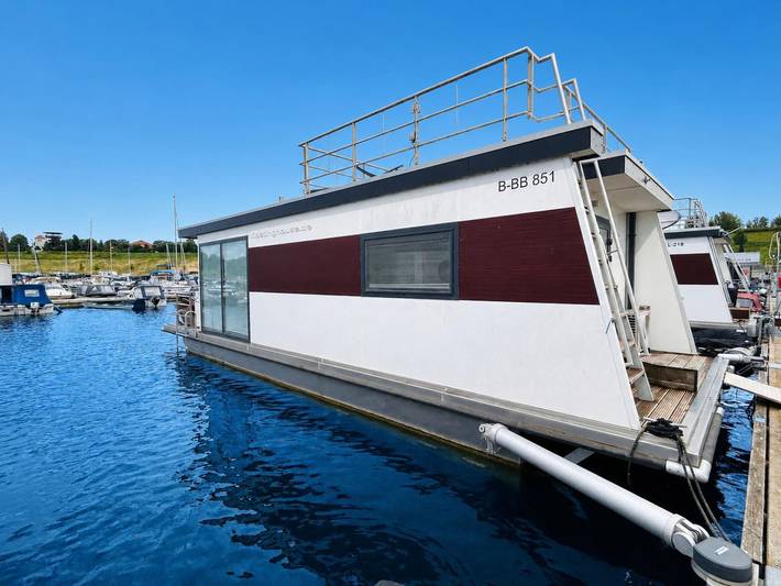 Hausboot für 4 Personen, mit Terrasse in Braunsbedra