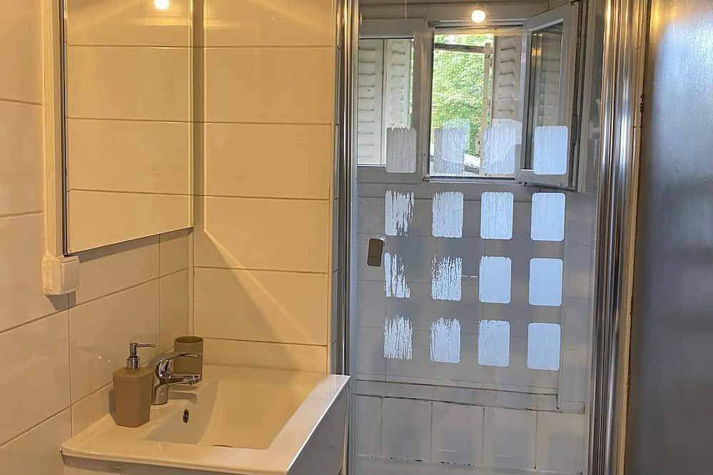 Entire apartment, Chic F3 Paris Stade de France & La Villete, Cdg - Metro 7 in Aubervilliers, Seine-Saint-Denis