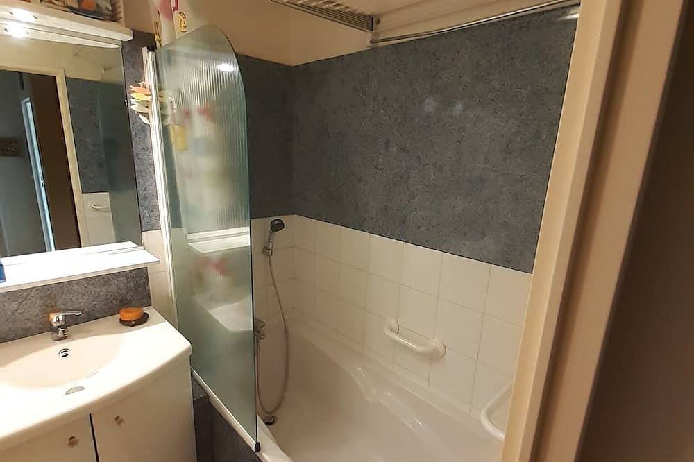 Ganze Wohnung, Ground floor apartment with terrace & heated pool in Hardelot Plage, Condette