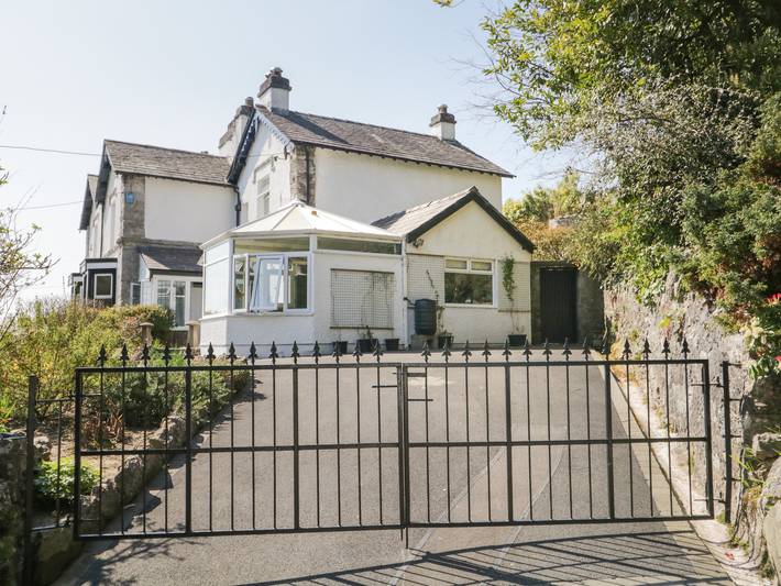 Log cabin for 6 people, with Garden in Grange-over-Sands