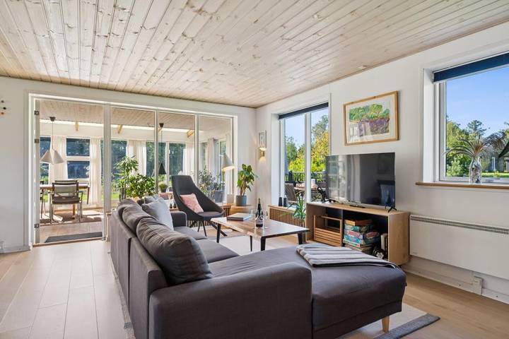 Charmantes Ferienhaus mit großem Garten und heller Veranda nahe Øer Strand und Ebeltoft in Øerne, Ebeltoft