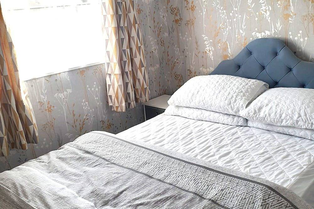 Holiday Chalet In Hemsby on Sundowner Holiday Park - No Pets in Hemsby, Great Yarmouth