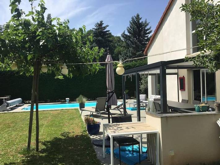 Location de vacances pour 9 personnes, avec jardin et piscine à Collonges-au-Mont-d'Or - 3