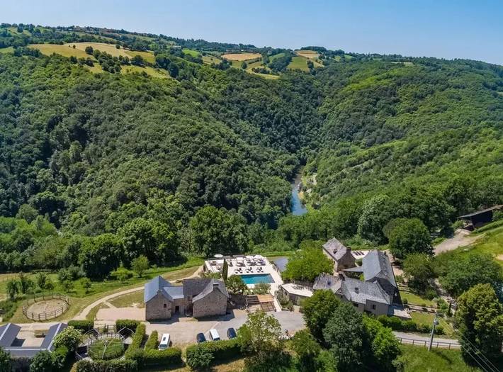 Location de vacances pour 4 personnes, avec piscine et terrasse à Maleville