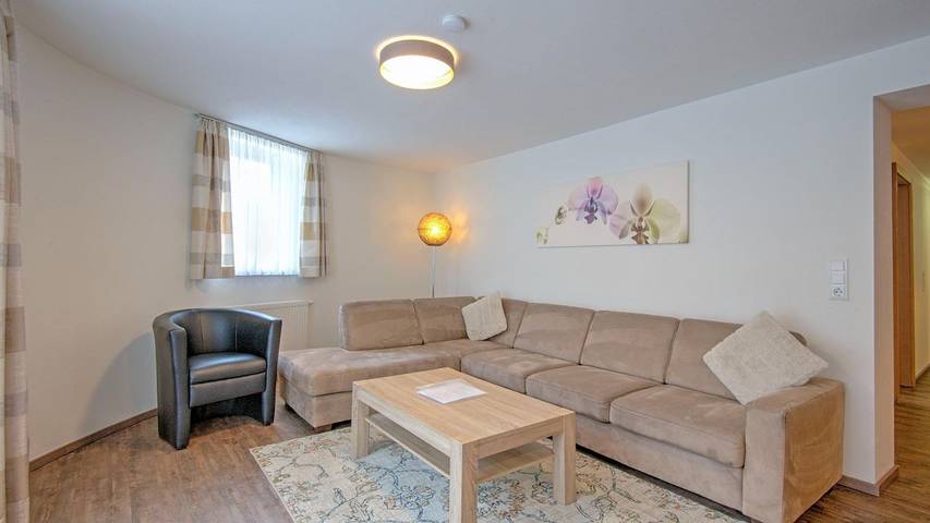 Vakantiewoning voor 6 personen, with zwembad and balkon as well as sauna in Niederau