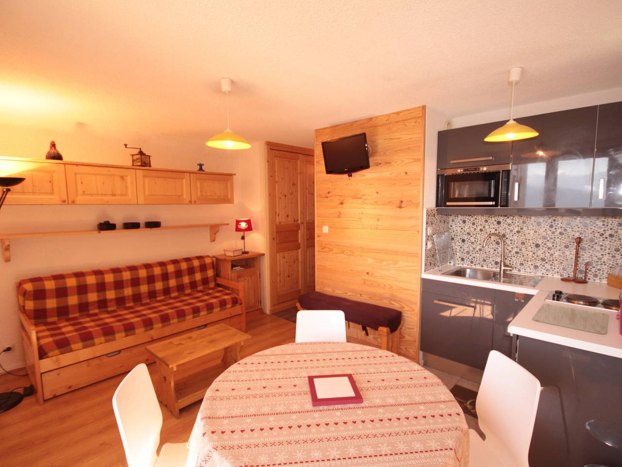 Ganzes Studio, Charmante 2. Etage Whg, 5 Pers, Balkon, Wifi, Skiraum, Les Saisies in Les Saisies, Albertville und Umgebung