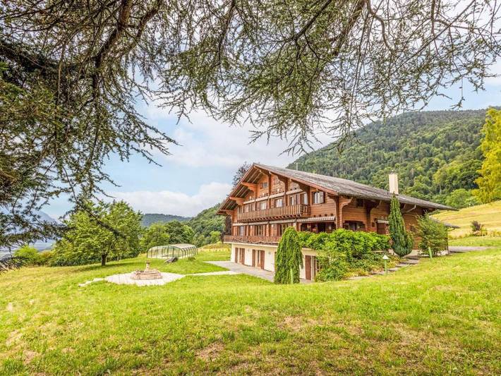 Ferienhaus für 10 Personen, mit Balkon und Terrasse in Ollon
