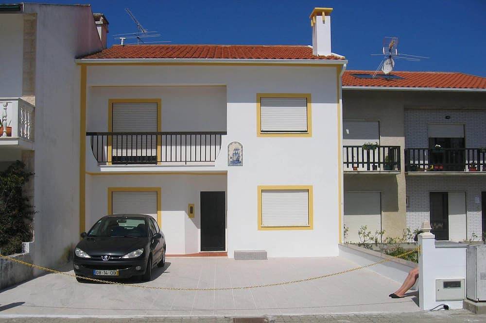 Ganze Wohnung, Apartment jeder Komfort mit 6 Minuten zu Fuß vom Strand entfernt. in Praia da Tocha, Tocha