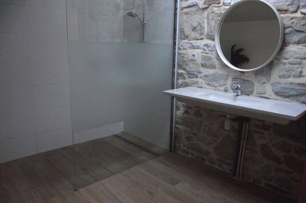 Gîte Maison Cauhepé  4****  pour 4 personnes,  à 2 kms d'un village classé in Bidache, Région de Bayonne
