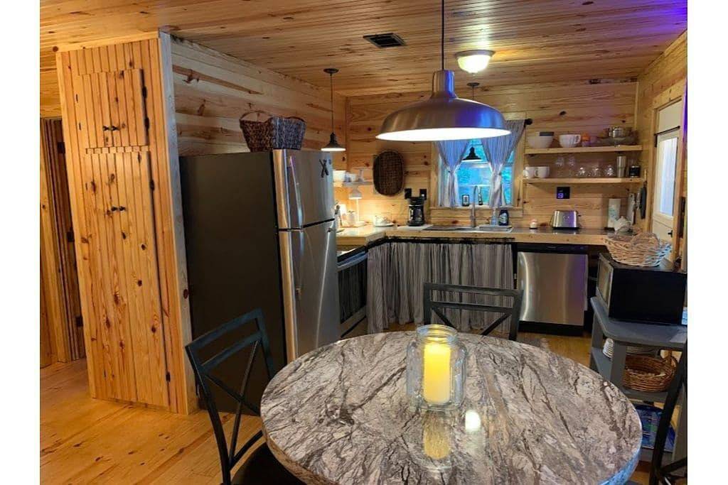 New! Water front lake cabin: totally updated with a private mountain lodge vibe! in Lake Martin