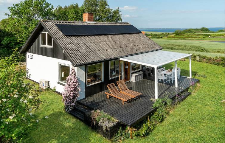 Ferienhaus für 8 Personen, mit Terrasse und Whirlpool sowie Garten - 1