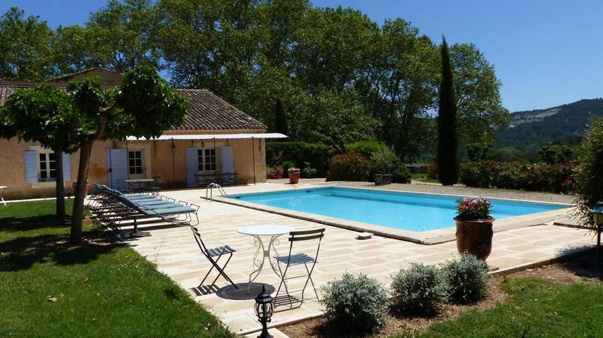 Location de vacances pour 12 personnes, avec Terrasse et Jardin ainsi que Piscine et Vue à Rustrel - 2