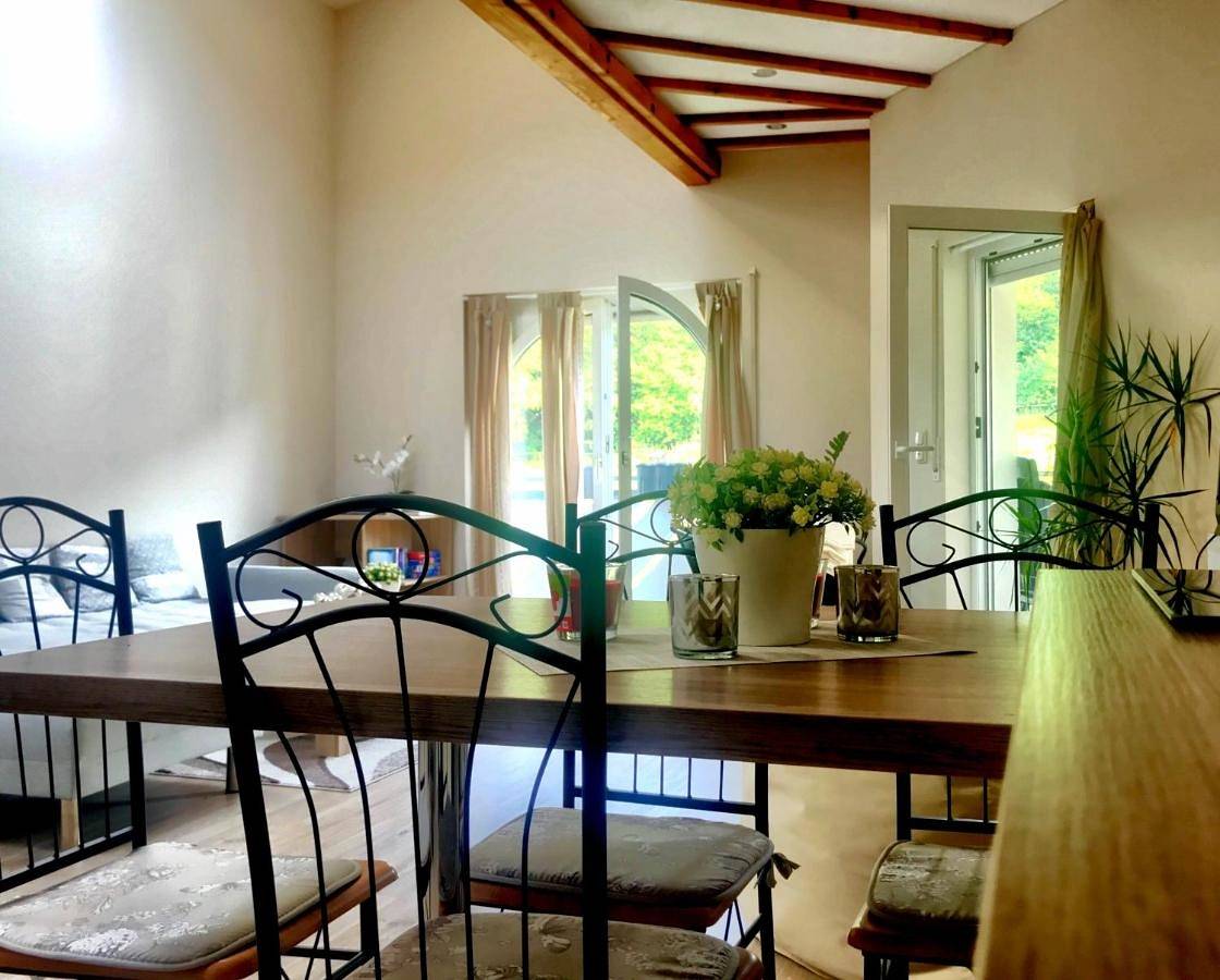 Ganze Wohnung, Two-Bedroom Apartment in Acht, Osteifel
