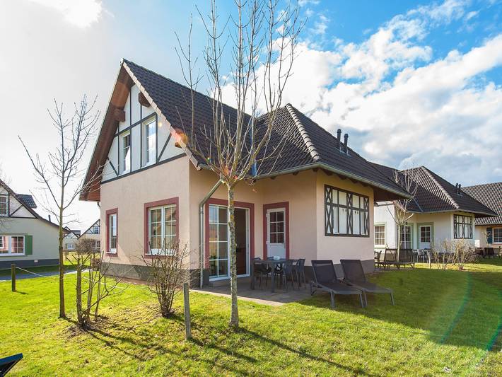 Ferienhaus für 4 Personen, mit Terrasse und Garten sowie Pool und Sauna in Ediger-Eller