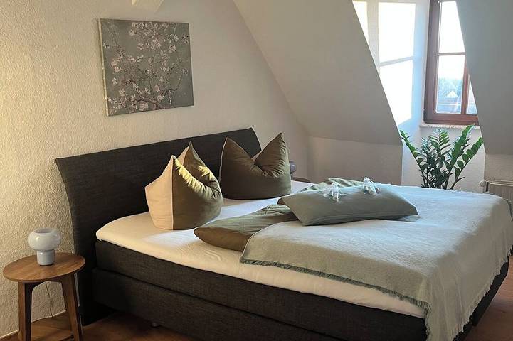 Ganze Wohnung, Schlossstube - gemütliche Altstadt Wohnung mit Balkon direkt am Markt in Torgau, Nordsachsen