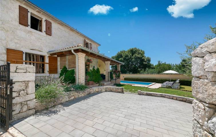 Ferienhaus für 6 Personen, mit Terrasse und Garten in Porec und Umgebung