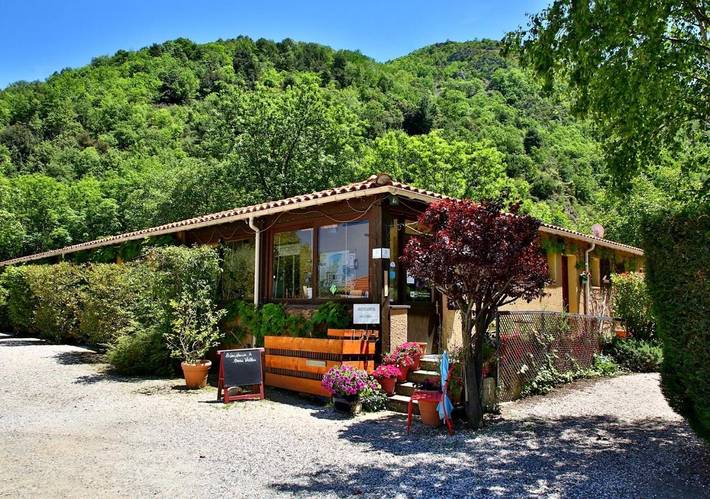 Chambre d’hôte pour 2 personnes, avec Jacuzzi et Terrasse ainsi que Jardin et Piscine