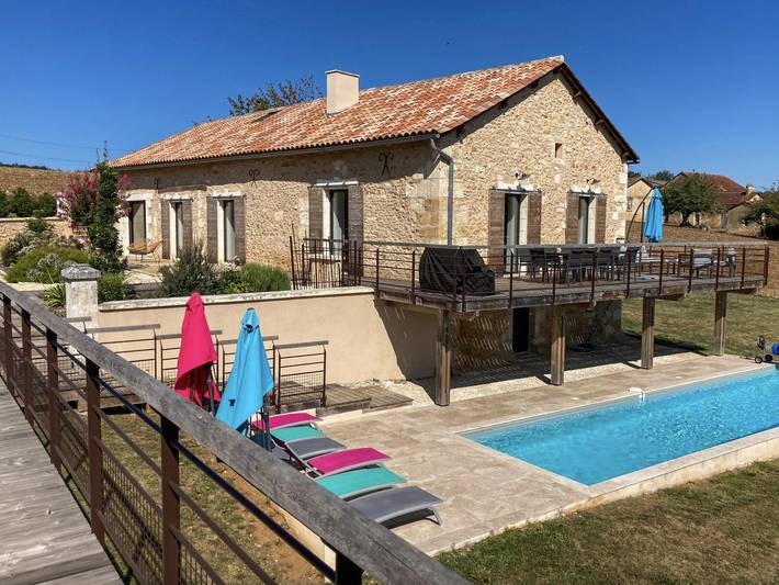 Villa for 10 people, with hot tub and garden as well as terrace in Dordogne