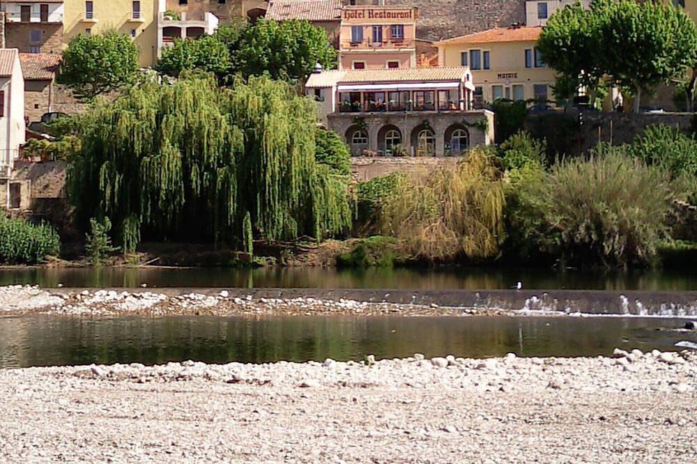 Appartement entier, Location appartement avec vue sur la rivière au cœur du village de Roquebrun in Roquebrun, Région de Béziers