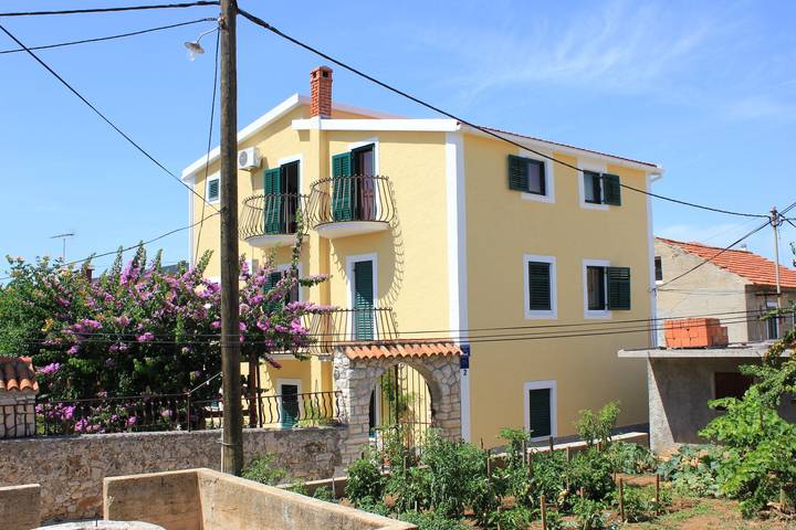 Ganze Wohnung, 1-Zimmer-Ferienwohnung mit Balkon Kukljica, Ugljan A-8210-b in Kukljica, Insel Ugljan