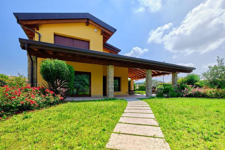 Apartmentsgarda - Villa Leone Salionze in Valeggio sul Mincio, Provincia de Verona