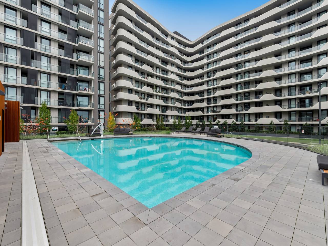Entire apartment, Contemporary 2-Bed Haven with Swimming Pool in Monash City, Melbourne