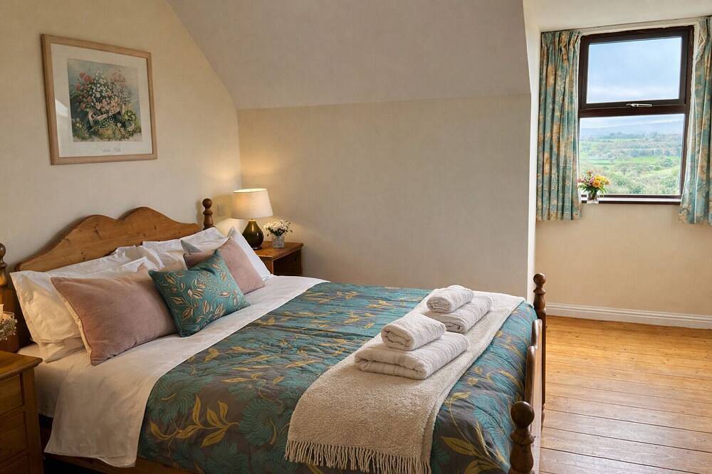 Cottage in a beautiful setting overlooking Galway Bay in Drumcreehy, County Clare