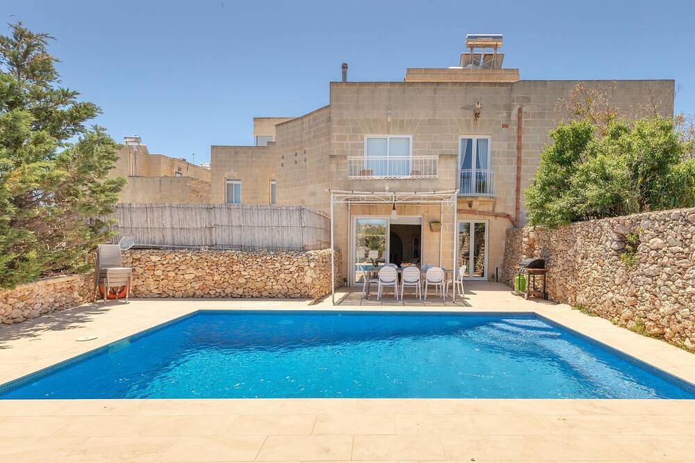 Ferme avec piscines et vues in Qala, Gozo